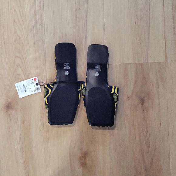 Zara slides  size 7  blue and yellow - Picture 5 of 5